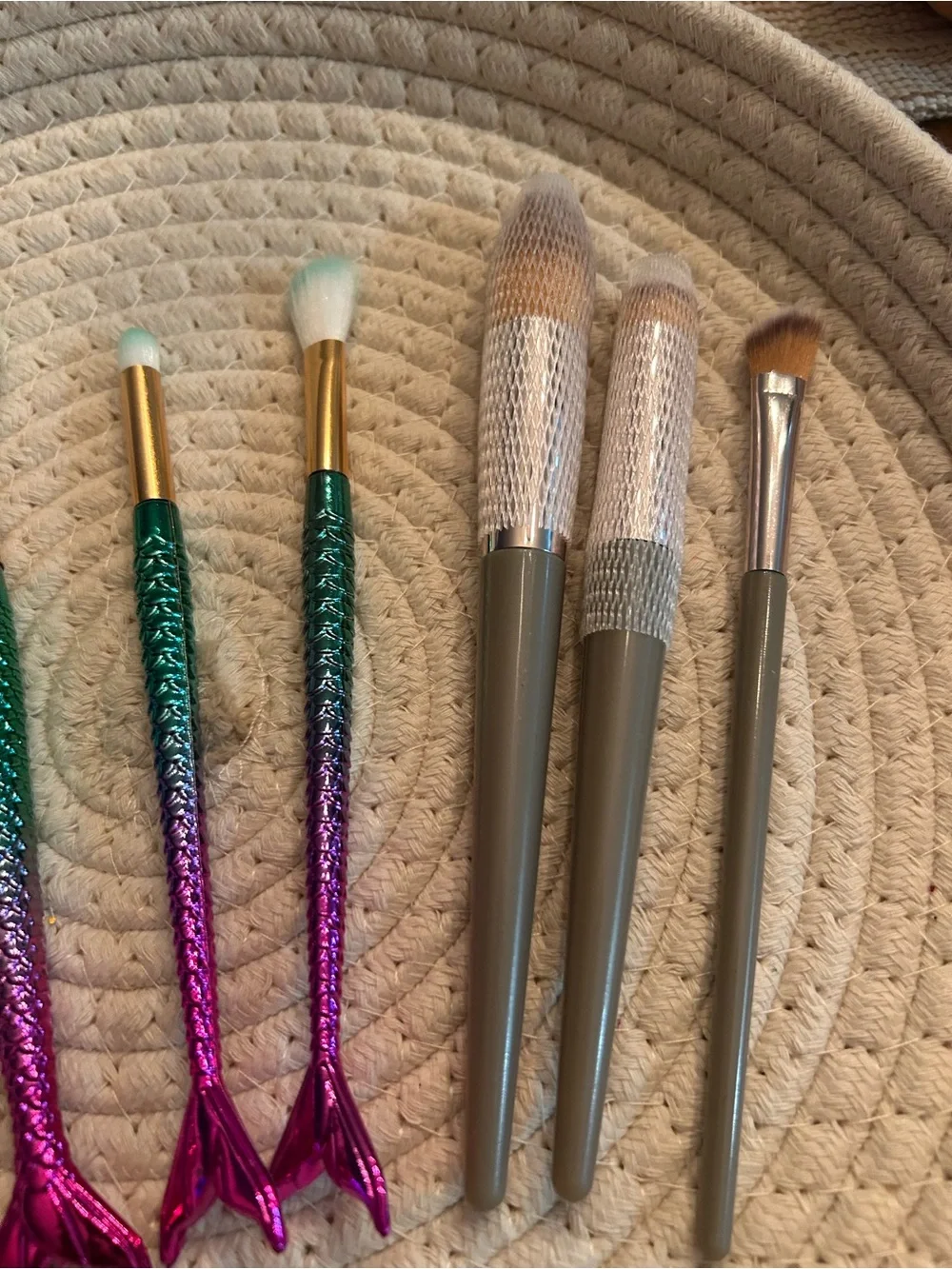 Mermaid Tail Makeup Brushes & 6 Brushes Different Sizes NWOT